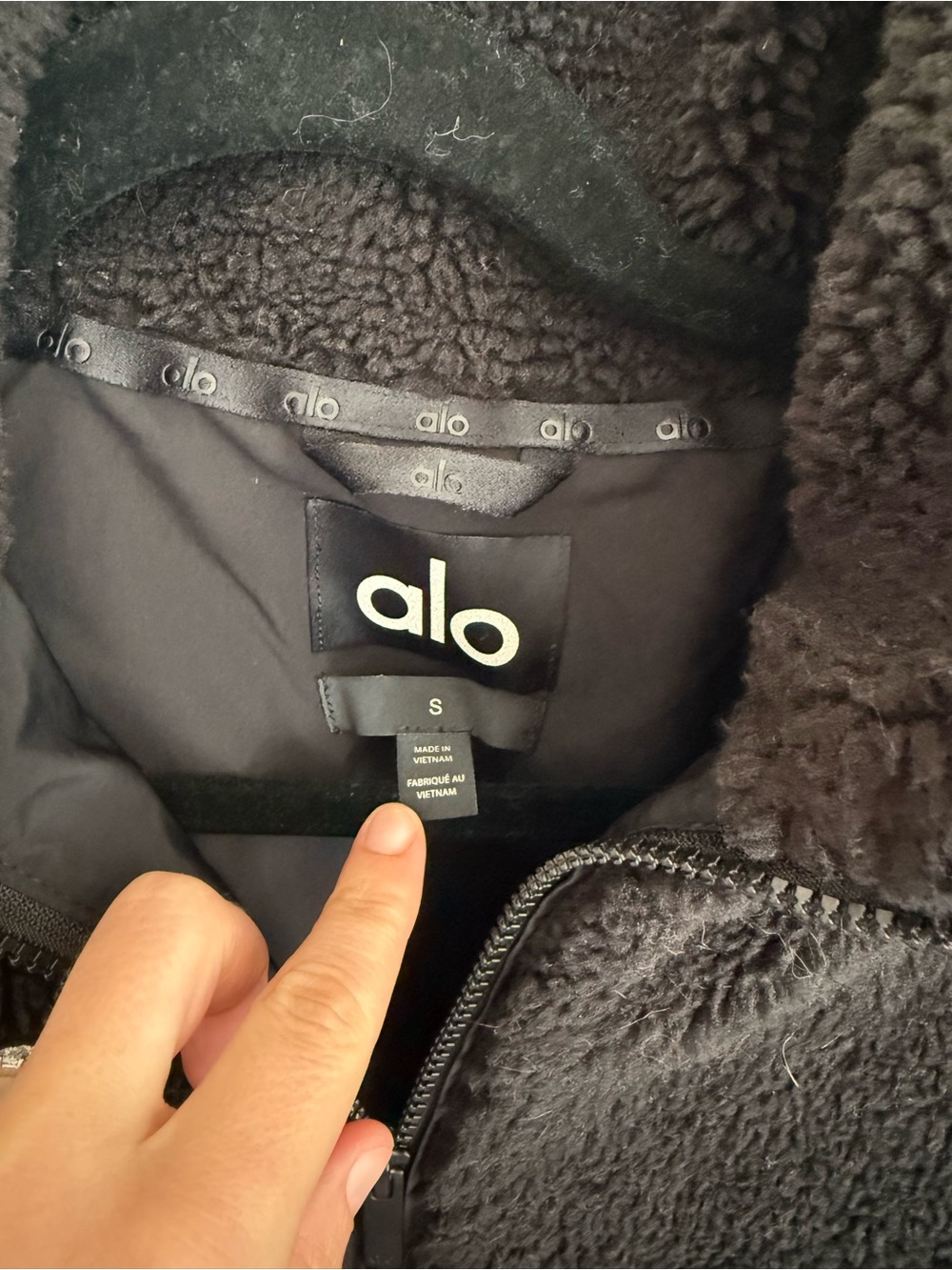 Alo yoga Sherpa edge bomber, great condition - Picture 3 of 5